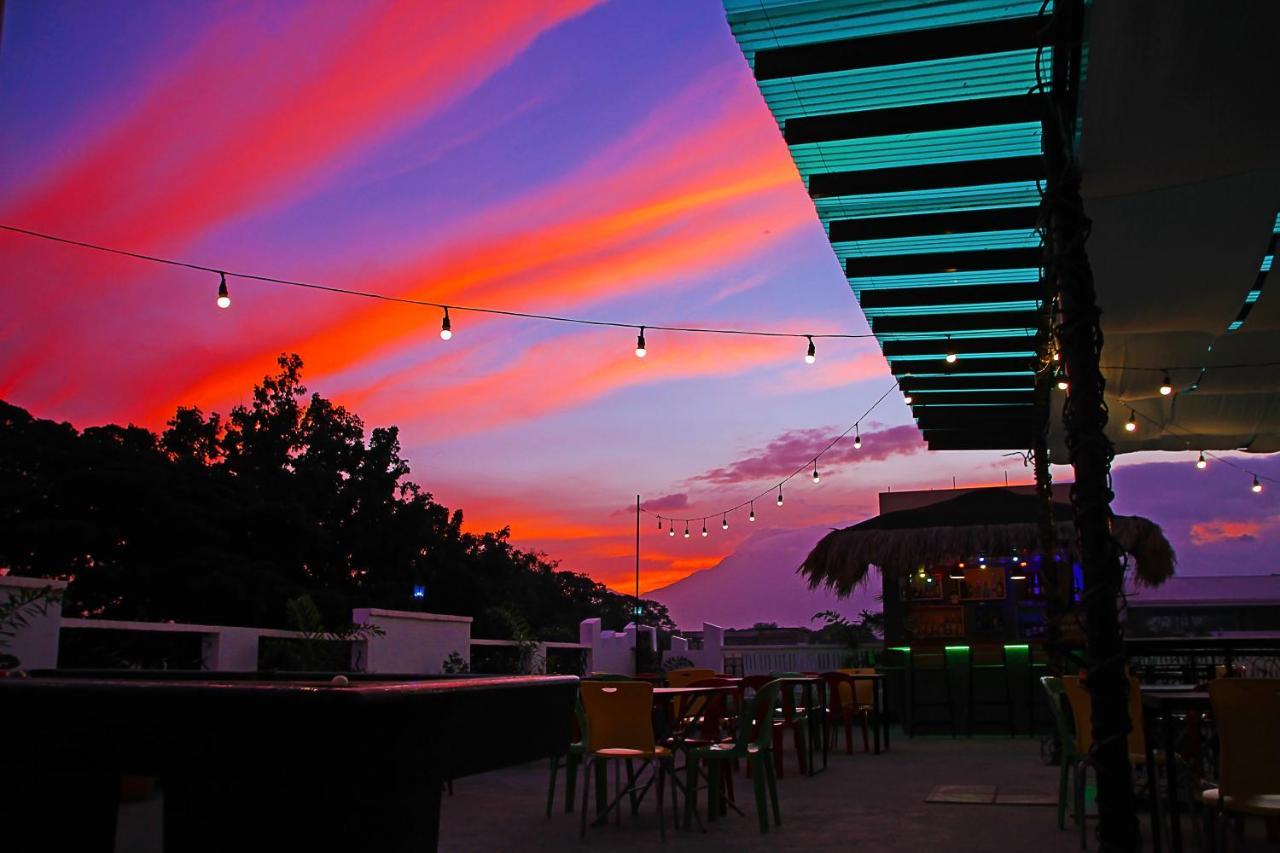 Antwet Backpacker'S Inn & Rooftop Bar دوماغيتي المظهر الخارجي الصورة