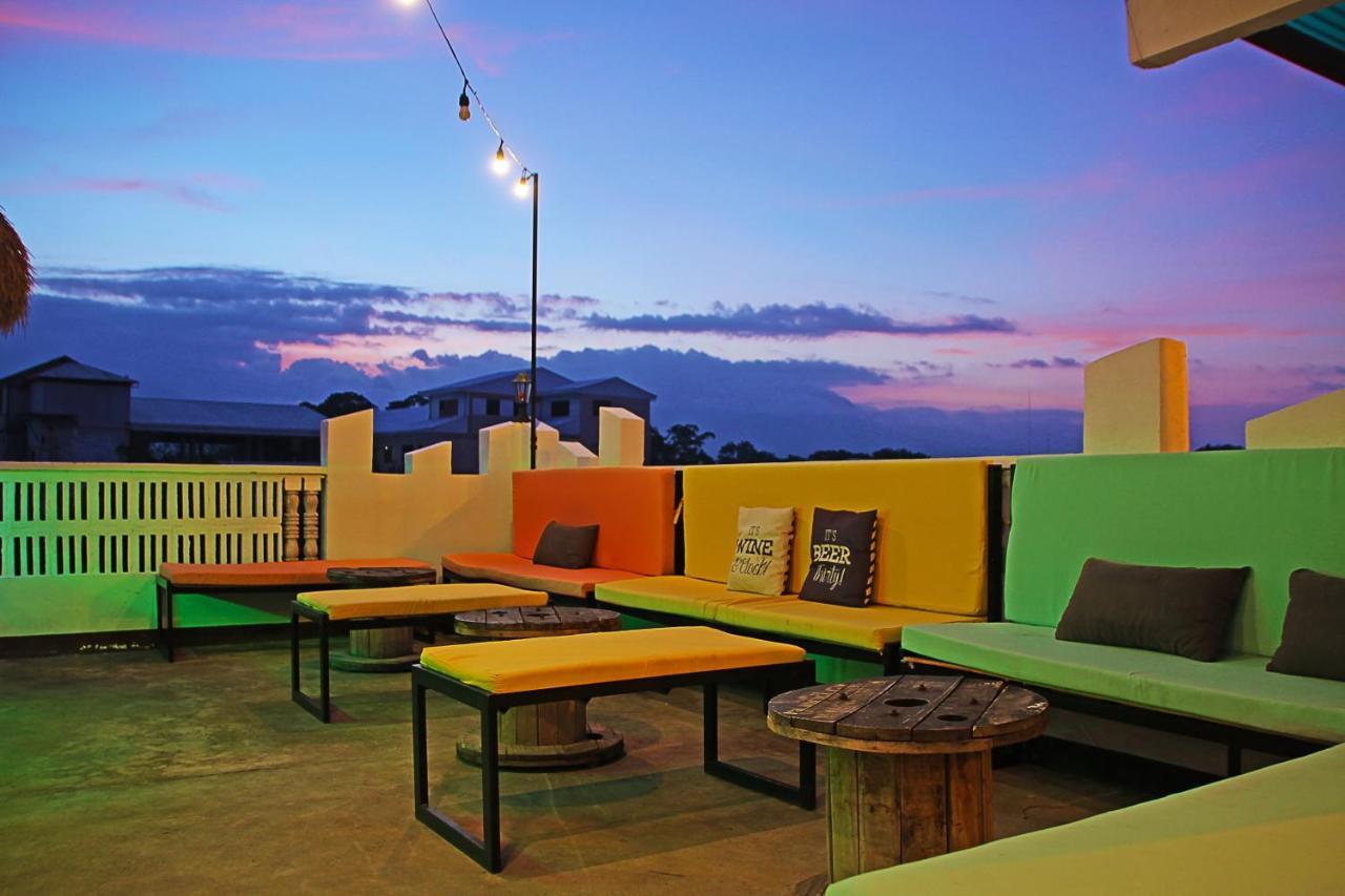 Antwet Backpacker'S Inn & Rooftop Bar دوماغيتي المظهر الخارجي الصورة