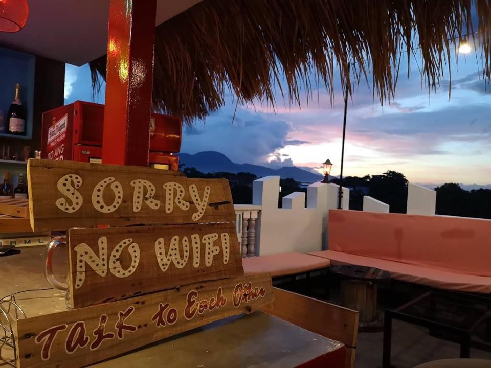 Antwet Backpacker'S Inn & Rooftop Bar دوماغيتي المظهر الخارجي الصورة